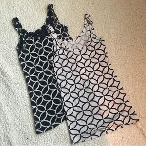 2️⃣ Banana Republic Navy/White Patterned Tanks